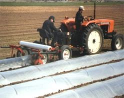 Dérouleuse à mini-tunnel Modèle 95 de Mechanical Transplanter